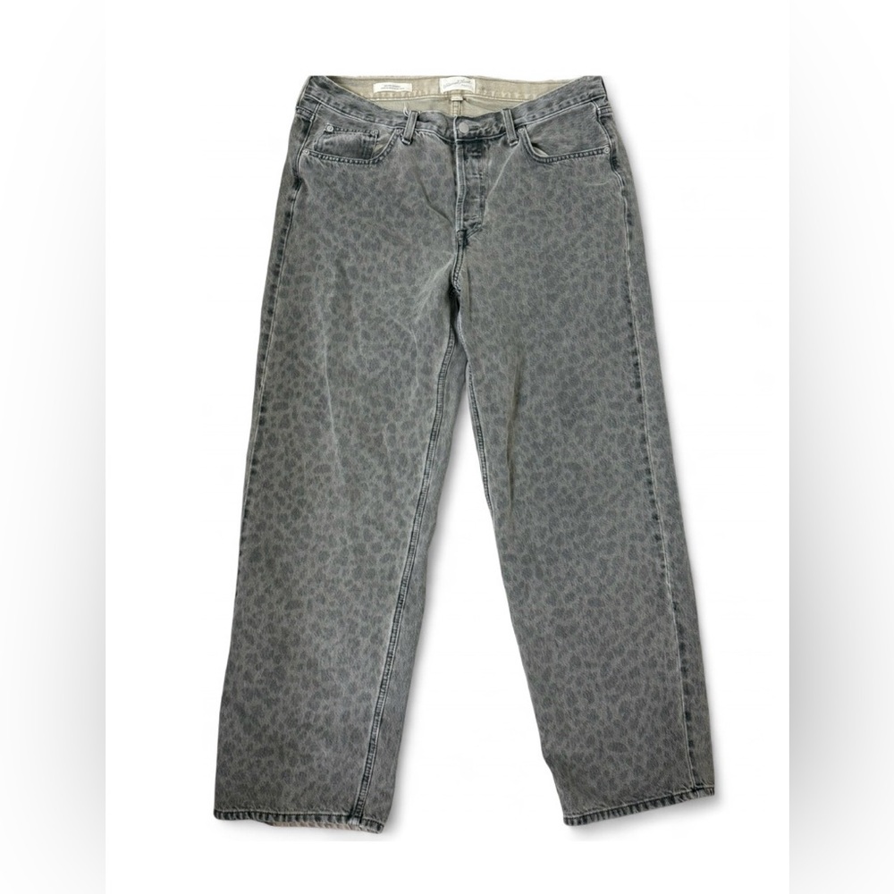 Universal Thread Gray leopard Button-Fly Straight Jeans